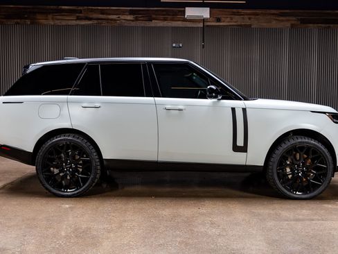Used 2022 Land Rover Range Rover SE image 11