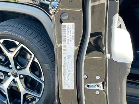 Certified 2025 Jeep Compass Limited image 27