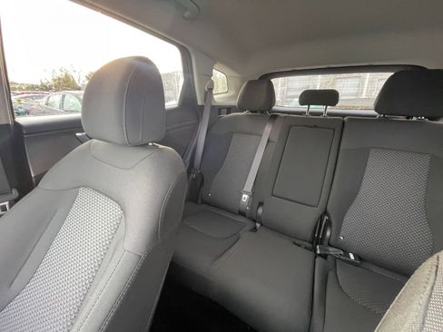 Used 2025 Kia Sportage LX image 38