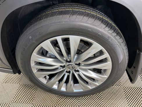 New 2026 Toyota Highlander Platinum AWD/4WD image 4