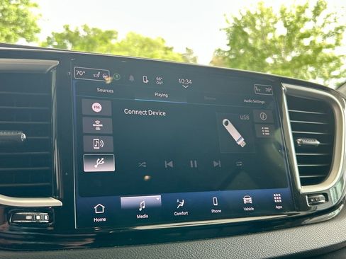 Used 2023 Chrysler Pacifica Touring-L FWD image 26