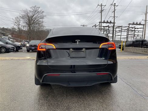Used 2021 Tesla Model Y Long Range image 4
