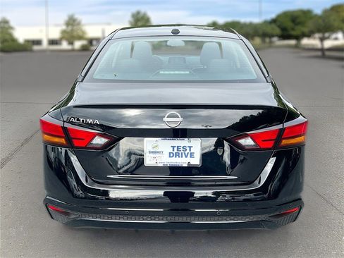 New 2025 Nissan Altima 2.5 SV image 4
