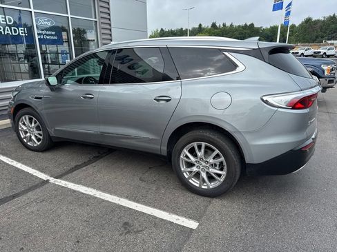 Used 2023 Buick Enclave Essence w/ Experience Buick Package AWD/4WD image 4