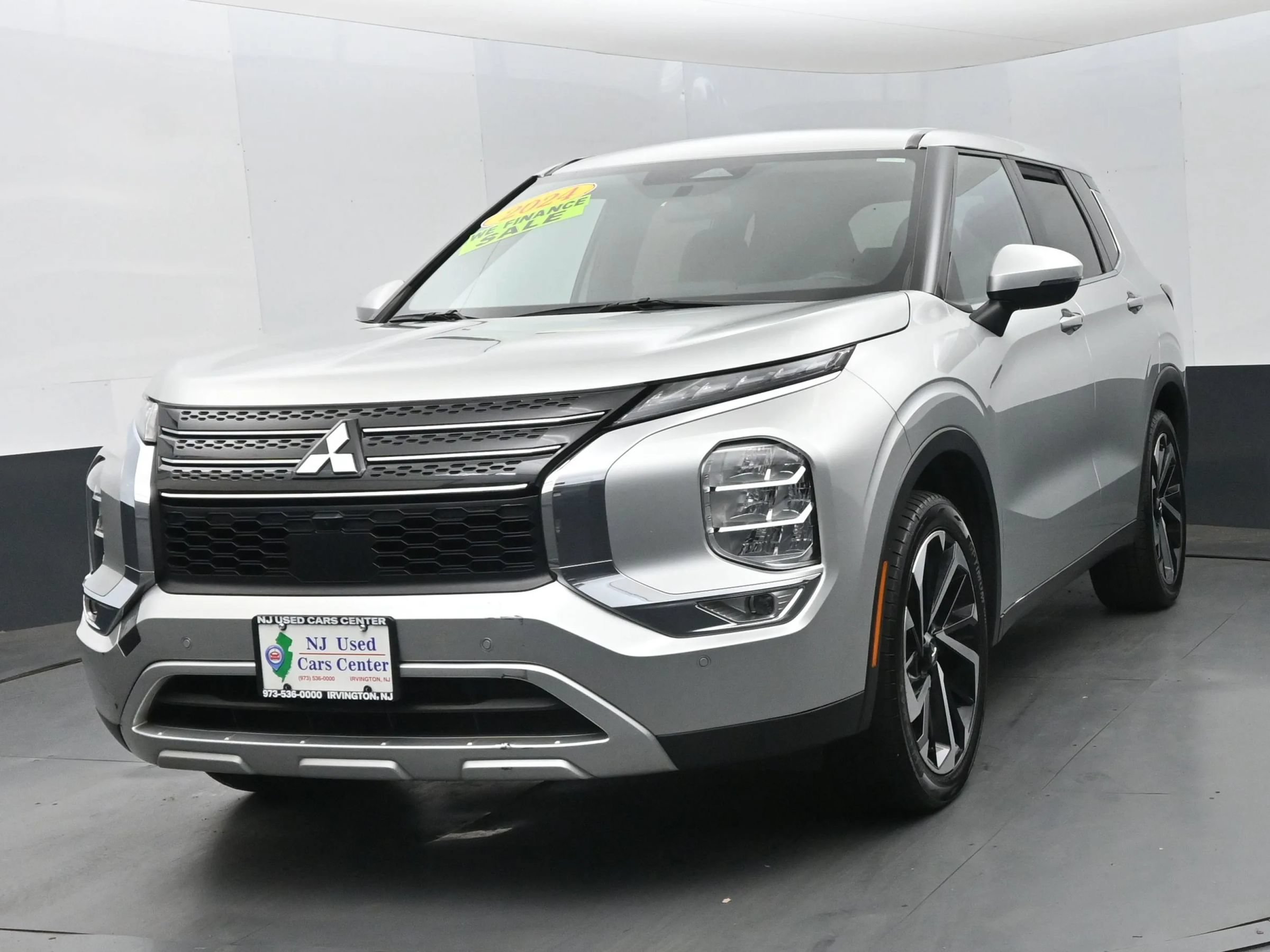 Used 2024 Mitsubishi Outlander FWD image 1
