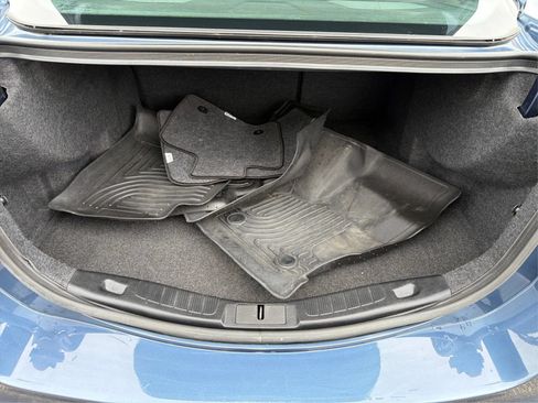 Used 2018 Ford Fusion SE w/ Fusion SE Technology Package FWD image 11
