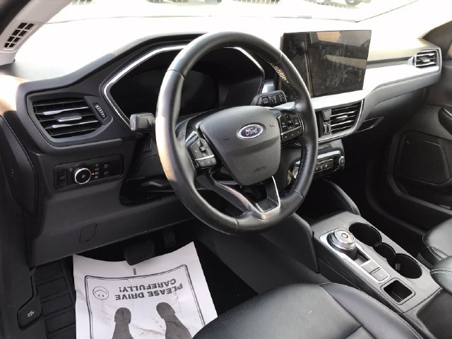 Used 2025 Ford Escape Platinum AWD/4WD image 3