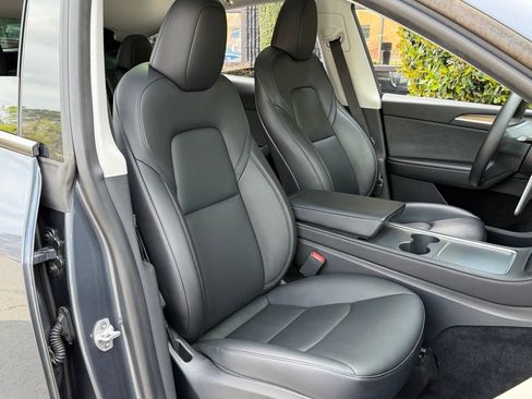 Used 2023 Tesla Model Y Long Range image 34