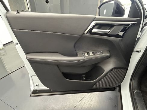 New 2026 Mitsubishi Outlander AWD image 13