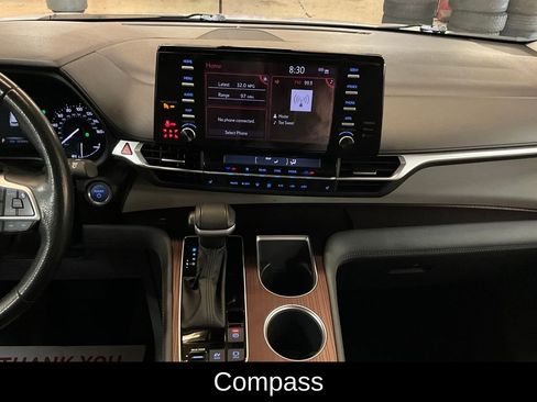 Used 2024 Toyota Sienna XLE image 9