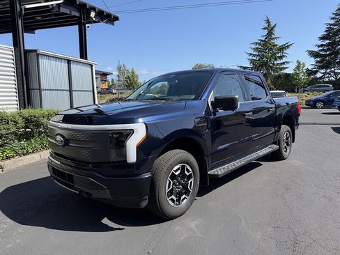 Used 2023 Ford F150 Lightning XLT AWD/4WD image 2