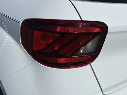 New 2025 Hyundai Venue SEL FWD image 13