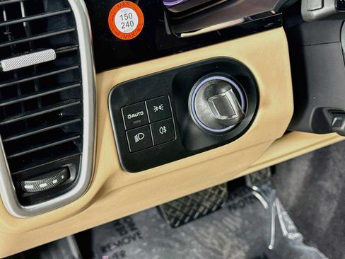 Certified 2023 Porsche Cayenne AWD/4WD image 14