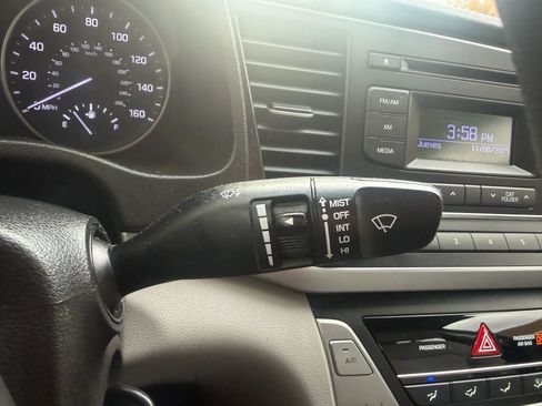 Used 2017 Hyundai Elantra SE image 14