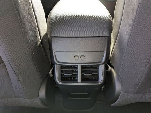 Used 2025 Chevrolet Equinox LT image 31