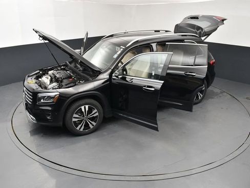 Used 2025 Mercedes-Benz GLB 250 4MATIC image 27