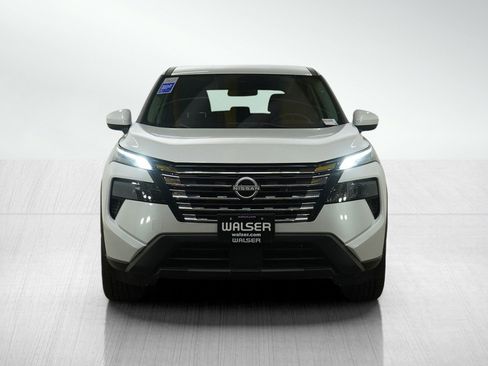 Used 2024 Nissan Rogue SV image 8