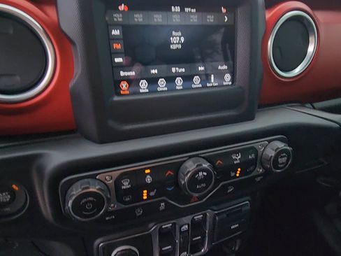 Used 2019 Jeep Wrangler Unlimited Rubicon w/ Cold Weather Group AWD/4WD image 35