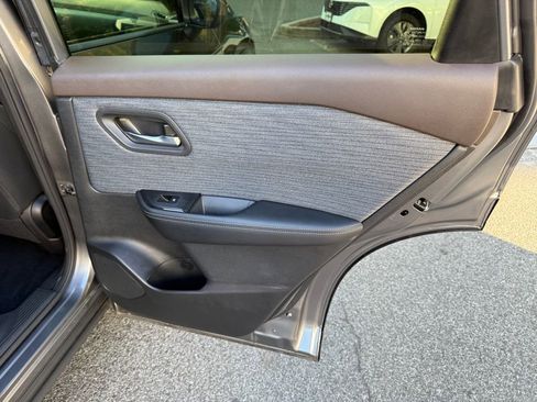 Used 2023 Nissan Rogue SV image 30