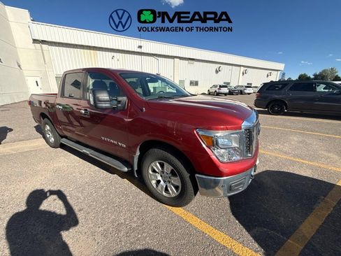 Used 2018 Nissan Titan SV w/ SV Convenience Package AWD/4WD image 2