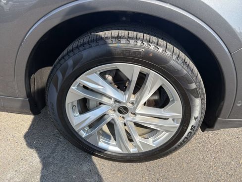 Used 2023 Audi Q7 3.0T Premium AWD/4WD image 33