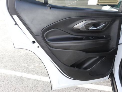 Used 2023 GMC Terrain SLT image 11