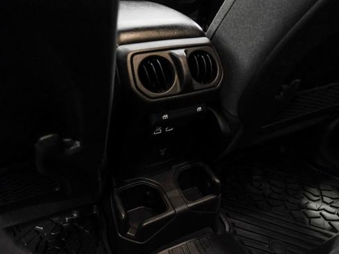 Used 2024 Jeep Wrangler Unlimited Rubicon image 40