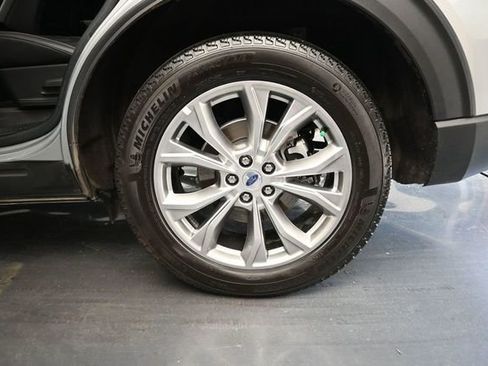 Used 2023 Ford Explorer XLT w/ Equipment Group 202A AWD/4WD image 15