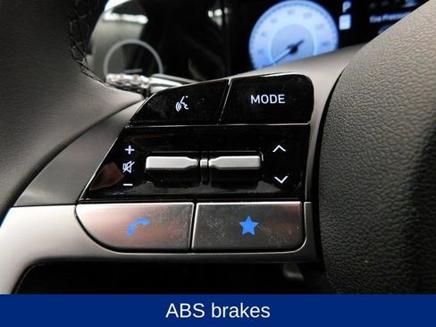 Certified 2025 Hyundai Elantra SEL image 28