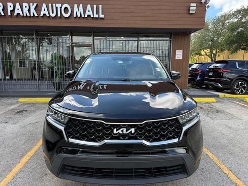 Used 2022 Kia Sorento LX FWD image 2