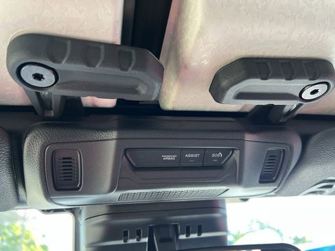 New 2025 Jeep Gladiator Sport image 35