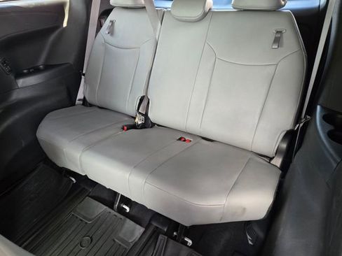 Used 2025 Toyota Sienna XLE w/ XLE Plus Package FWD image 18