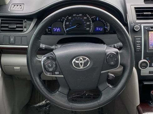 Used 2014 Toyota Camry XLE w/ Leather Package FWD image 9