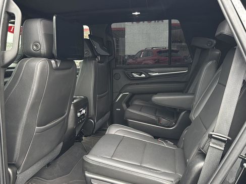 Used 2021 GMC Yukon Denali w/ Denali Premium Package image 9