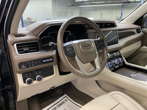 Used 2021 GMC Yukon Denali w/ Denali Premium Package image 22