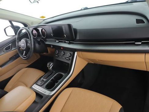Used 2022 Kia Carnival LX FWD image 28