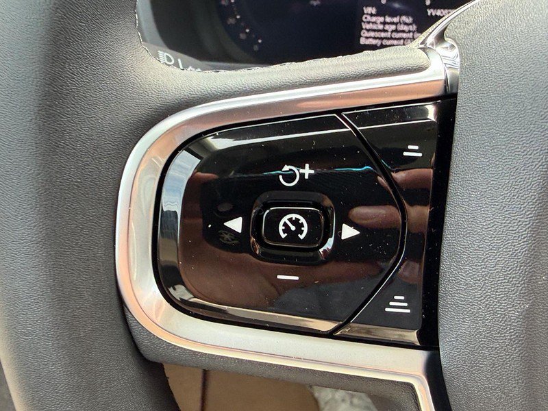 New 2027 Volvo XC90 B6 Plus AWD/4WD image 14