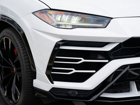 Used 2022 Lamborghini Urus AWD/4WD image 9