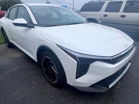 Certified 2025 Kia K4 EX FWD image 11