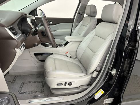 Used 2021 GMC Acadia SLT w/ Technology Package FWD image 5