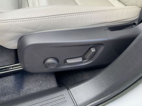 Used 2023 Volvo XC40 B5 Plus w/ Protection Package Premier image 13