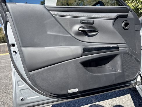 Used 2025 Lexus ES 350 w/ Premium Package image 14