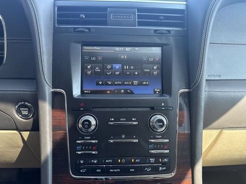 Used 2015 Lincoln Navigator 4WD w/ Equipment Group 101A Reserve image 17