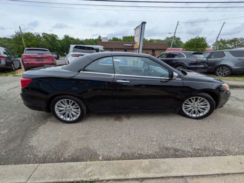 Used 2011 Chrysler 200 Limited FWD image 18