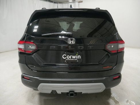 New 2025 Honda Pilot TrailSport image 7