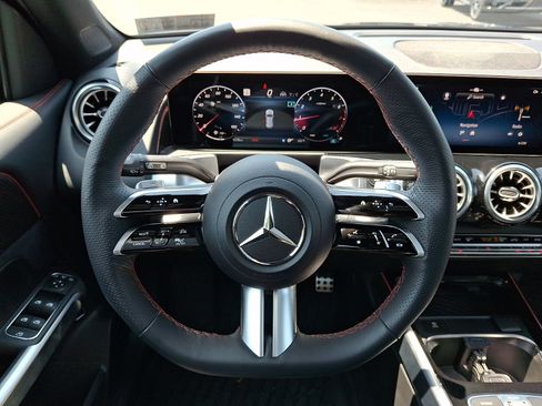 Used 2026 Mercedes-Benz GLB 250 4MATIC image 22