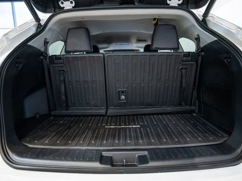 Used 2023 Toyota Highlander XLE AWD/4WD image 41