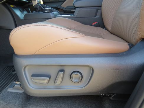 Used 2026 Toyota 4Runner Limited AWD/4WD image 18