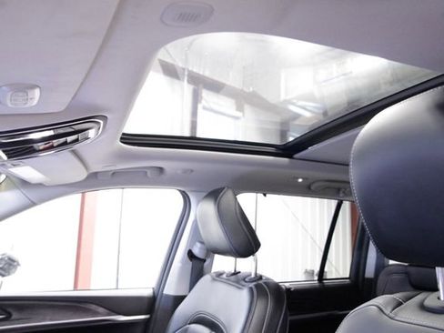 Used 2023 Jeep Grand Cherokee 30th Anniversary image 37