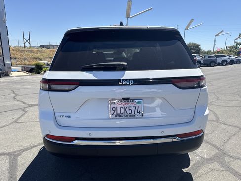 Used 2024 Jeep Grand Cherokee Limited 4xe AWD/4WD image 4